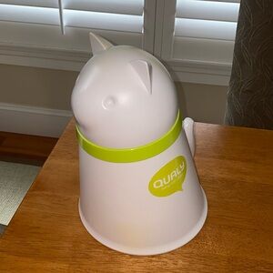 Qualy Design White Cat Food Bowl with cover